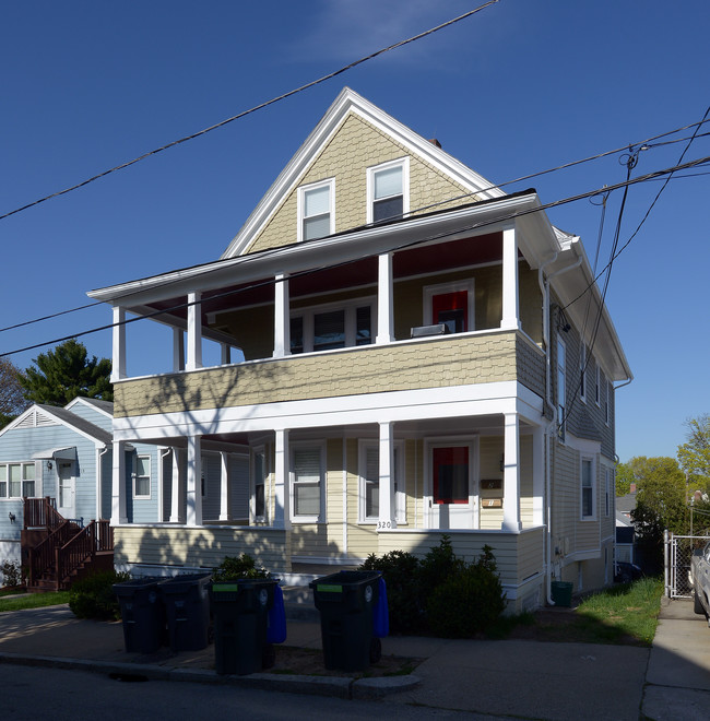 320 Jastram St in Providence, RI - Foto de edificio - Building Photo