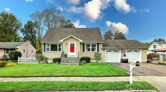 36 Tina Cir in Bridgeport, CT - Building Photo