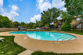 Dell Marr in Garland, TX - Foto de edificio - Building Photo