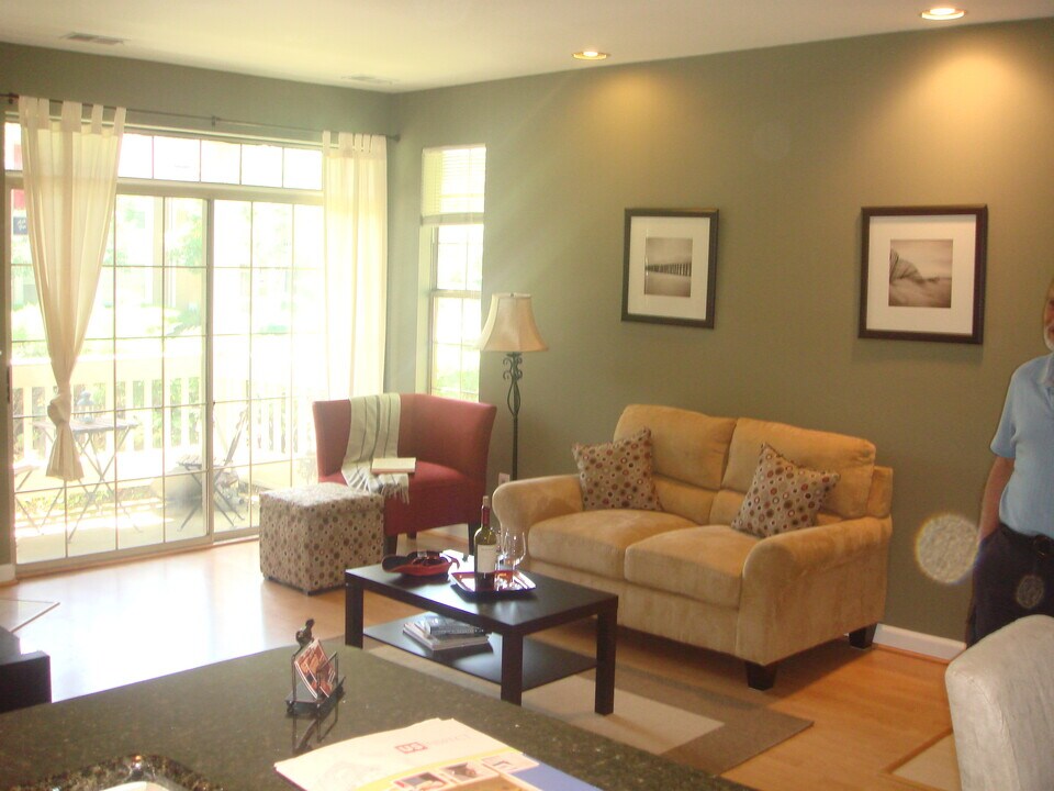 5917 Barbados Pl, Unit 103 in Rockville, MD - Building Photo