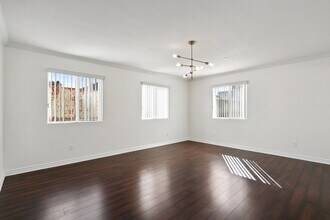 1616 W 39th Pl in Los Angeles, CA - Building Photo - Building Photo