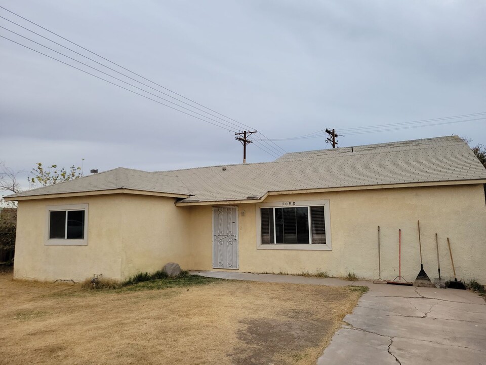 1098 Rose Ave in El Centro, CA - Building Photo