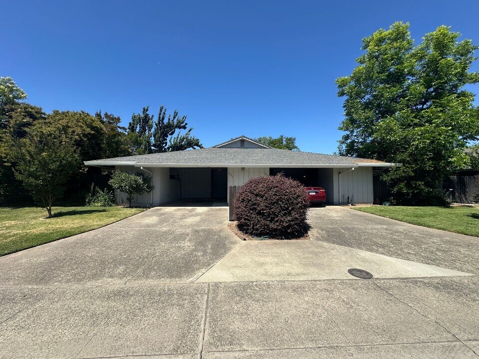 1653 Safari Ct in Carmichael, CA - Building Photo