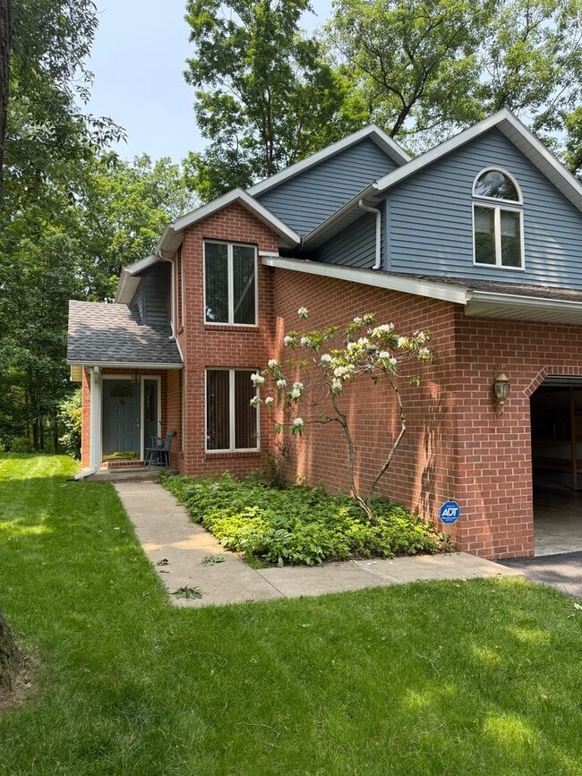 1531 E Strohm Dr in Chambersburg, PA - Building Photo - Building Photo