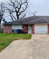 1403 Camellia Dr in Bentonville, AR - Building Photo