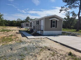 223 Plum Dr in Raeford, NC - Building Photo