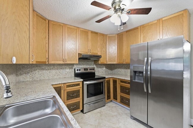 2545 Conroy Dr in West Palm Beach, FL - Foto de edificio - Building Photo