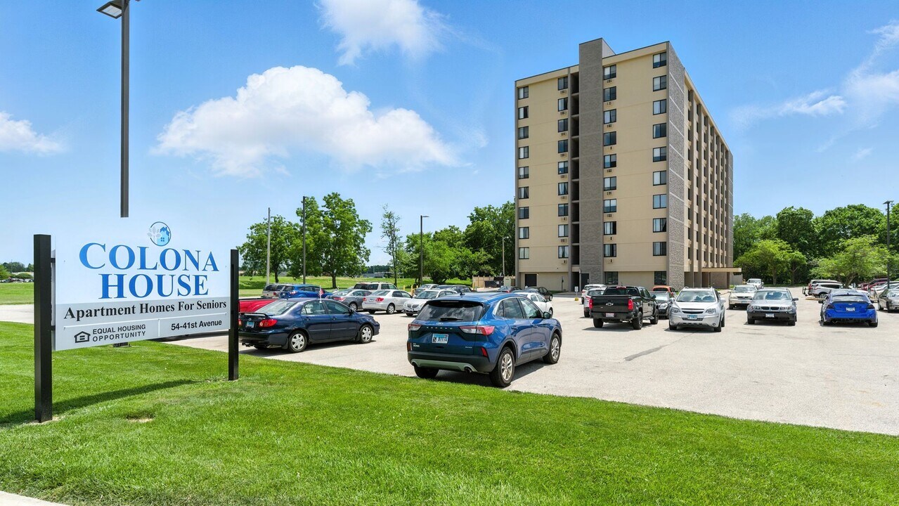 Colona House in East Moline, IL - Building Photo