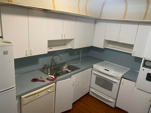 400 Kings Point Dr in Sunny Isles Beach, FL - Building Photo - Building Photo