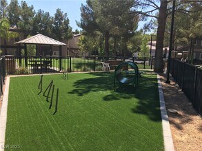 5250 S Rainbow Blvd in Las Vegas, NV - Building Photo - Building Photo