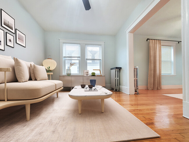37 Juniper St, Unit 4 in Boston, MA - Building Photo - Building Photo