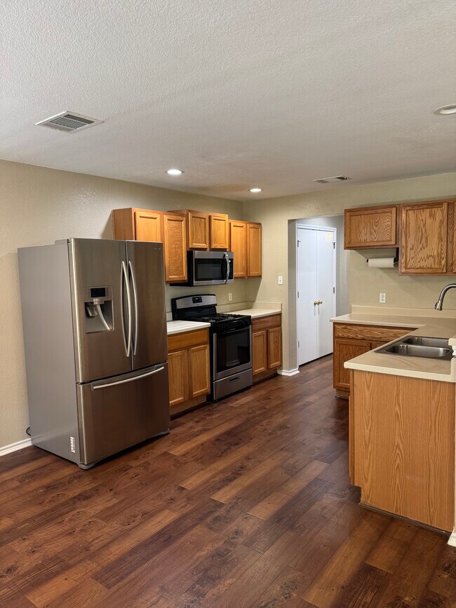 450 Carriage Way in Kyle, TX - Building Photo - Building Photo