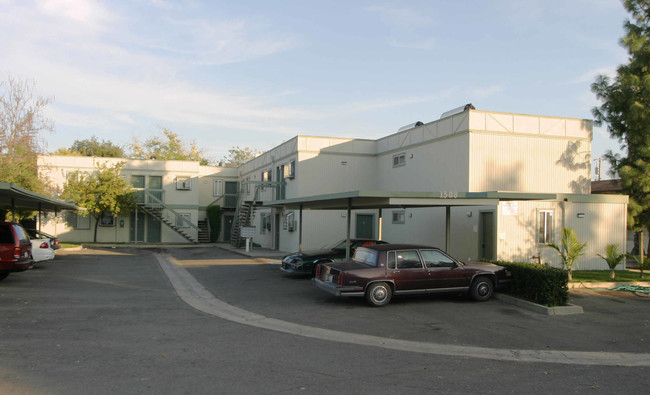 1508 Hood Rd in Sacramento, CA - Foto de edificio - Building Photo