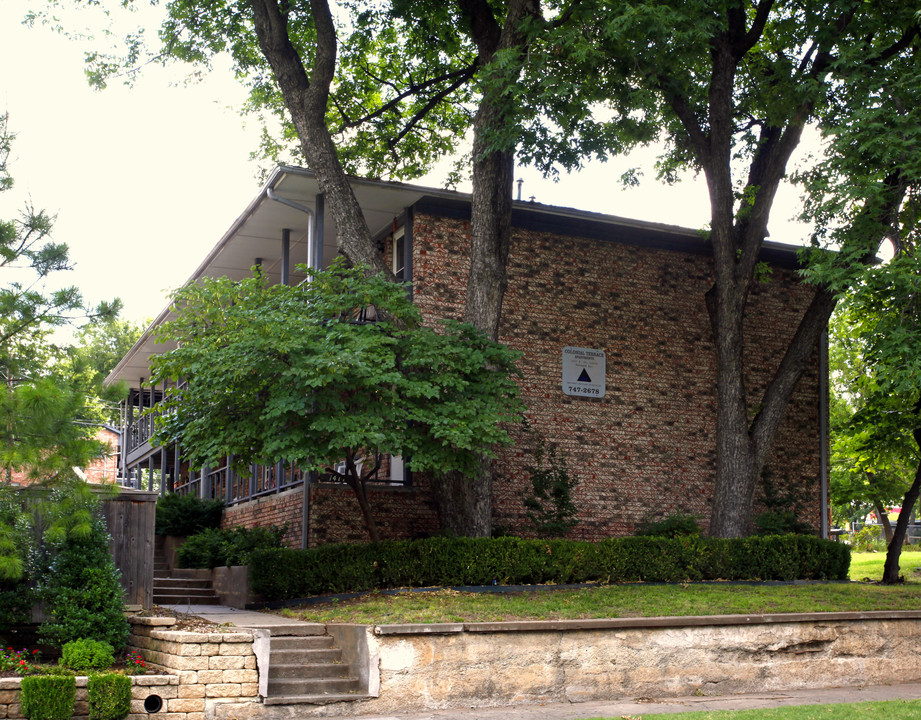 Colonial Terrace Apartments in Tulsa, OK - Building Photo