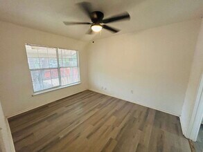 136 Persyn St in San Antonio, TX - Building Photo - Building Photo