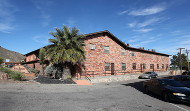 Los Arcos in El Paso, TX - Building Photo - Building Photo