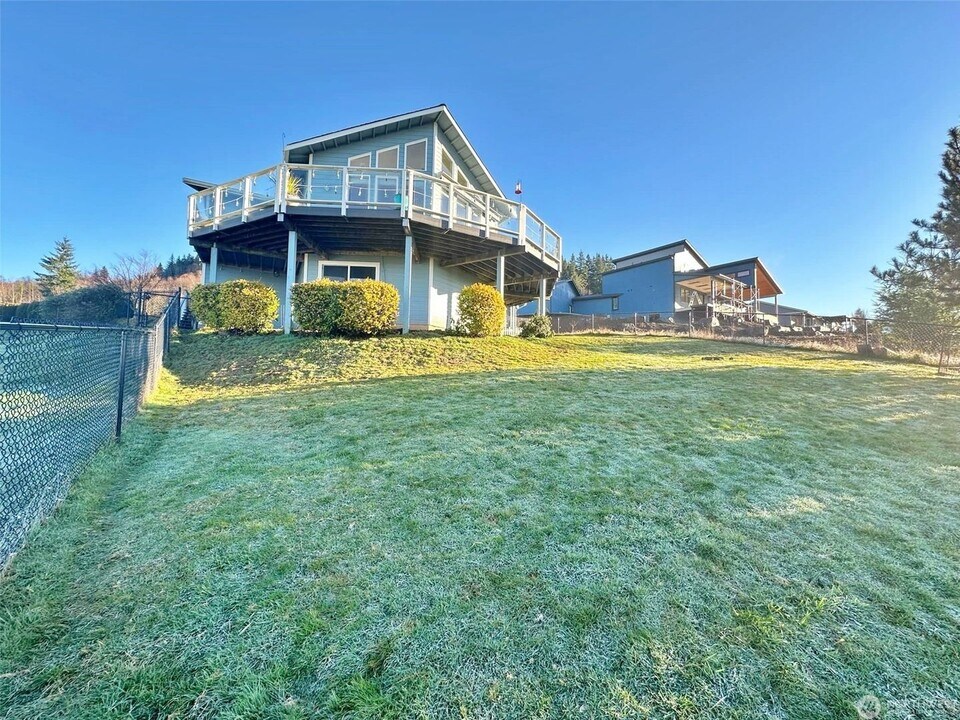 148 Pleasant Hill Dr in Silver Creek, WA - Building Photo