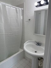 402 NW 84th Terrace in Miami, FL - Building Photo - Building Photo