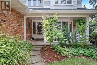 12 Arbour Glen Dr in St Catharines, ON - Building Photo - Building Photo