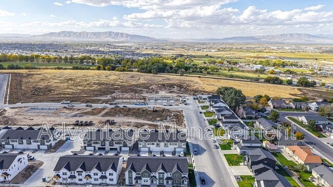 property at 7 S Moonlit Rd