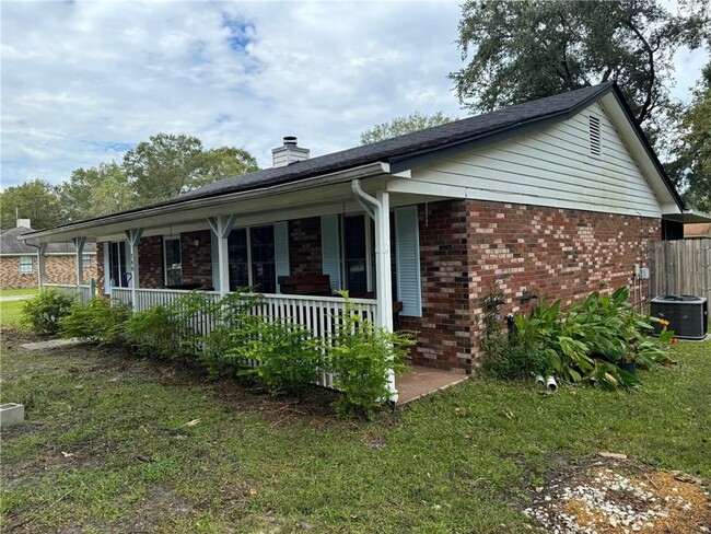 property at 146 W Magnolia Ave