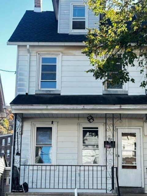 526 Selfridge St in Bethlehem, PA - Building Photo