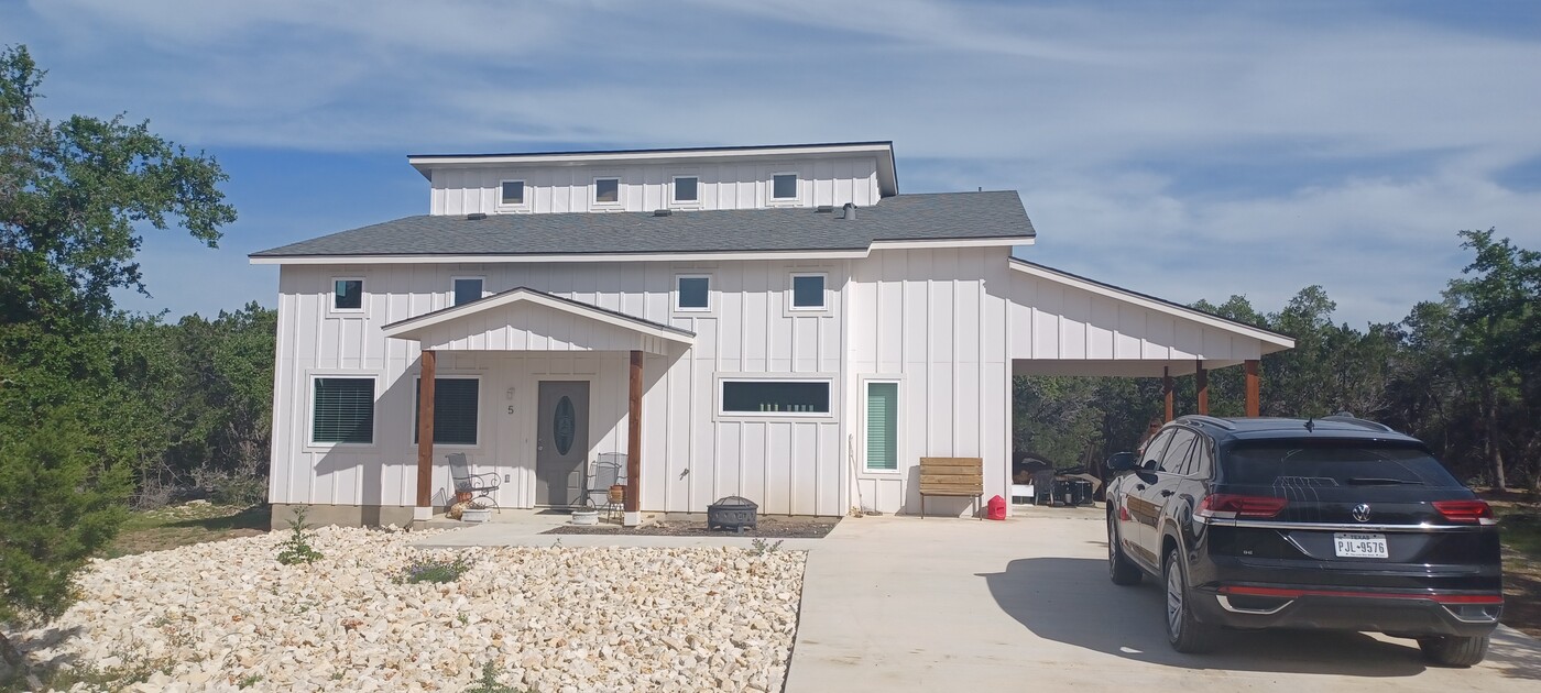 5 Mesquite Trail in Wimberley, TX - Building Photo