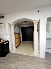 322 Madeira Ave in Coral Gables, FL - Building Photo - Building Photo