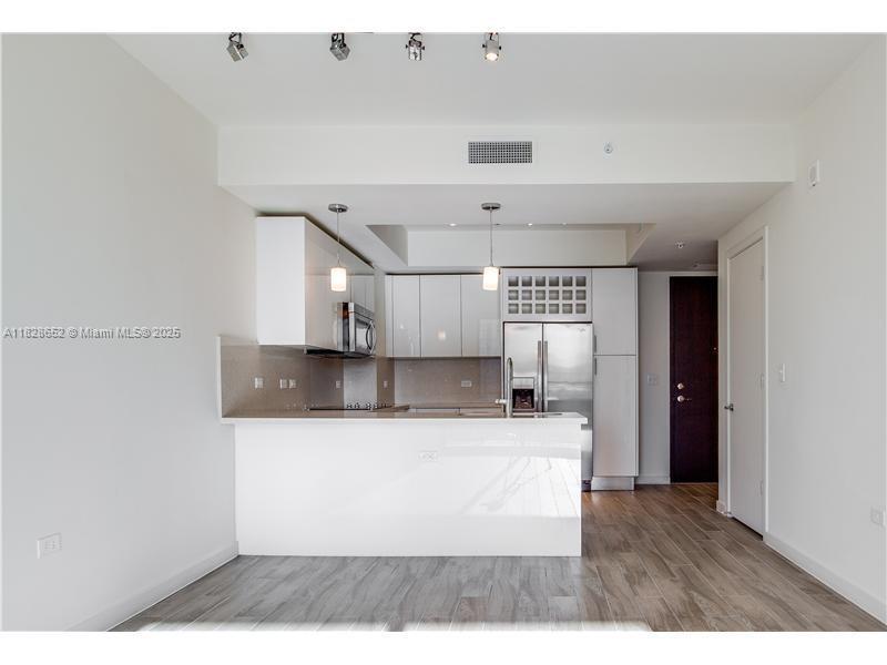 999 SW 1st Ave, Unit 1810 in Miami, FL - Building Photo
