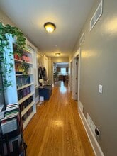 1025 E Hamilton St, Unit Lower in Milwaukee, WI - Foto de edificio - Building Photo