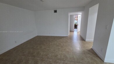 917 Coral Club Dr in Coral Springs, FL - Building Photo - Building Photo