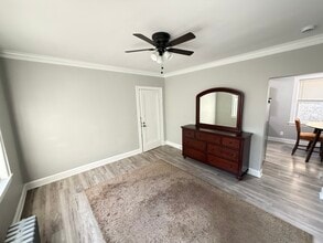 5842 W Barry Ave, Unit 2E in Chicago, IL - Building Photo - Building Photo