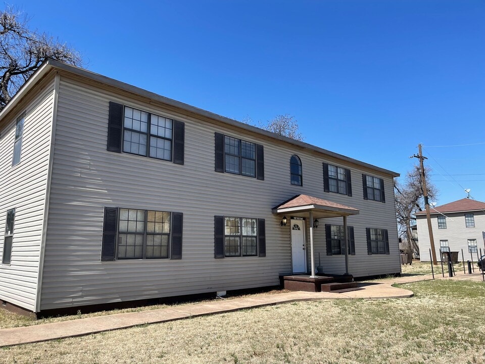 1108 NW Columbia Ave in Lawton, OK - Building Photo