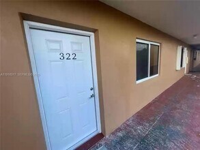 1280 W 54th St in Hialeah, FL - Foto de edificio - Building Photo