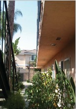 351 E Rossellen Pl in Covina, CA - Building Photo - Building Photo