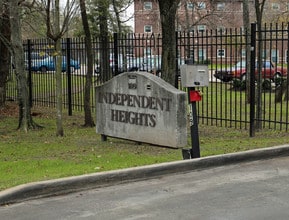 Independent Heights in Houston, TX - Foto de edificio - Building Photo
