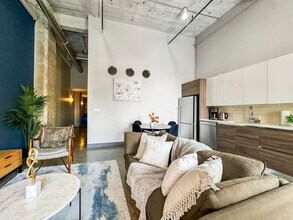 555 Evergreen St in Dallas, TX - Building Photo - Building Photo