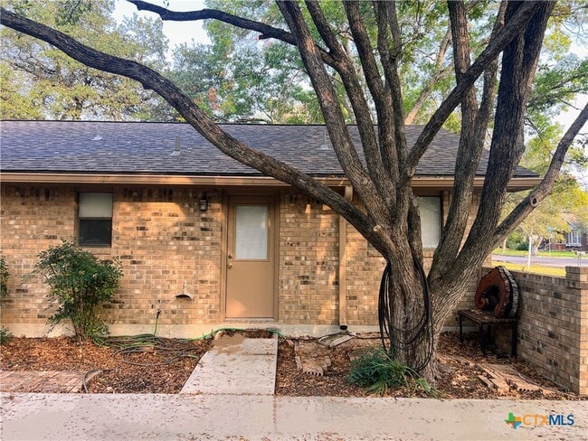 property at 624 E Elm St