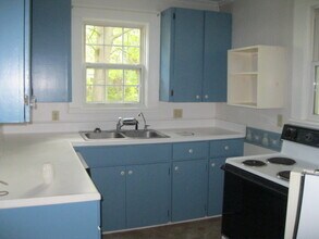 107 N Church St in Glennville, GA - Foto de edificio - Building Photo