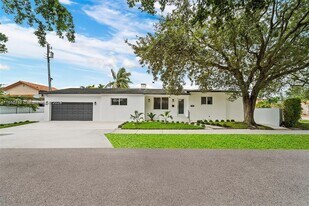 555 SW 51st Ave in Coral Gables, FL - Building Photo