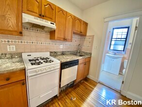 32 Queensberry St in Boston, MA - Building Photo - Building Photo