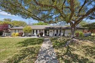 6935 Town Bluff Dr in Dallas, TX - Building Photo