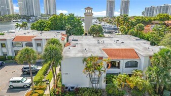 3552 Magellan Cir in Aventura, FL - Building Photo