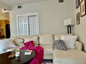 1930 Beacon St, Unit 1 in Boston, MA - Building Photo - Building Photo