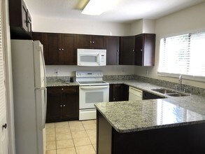 1550 SE Dewberry Ct in Port St. Lucie, FL - Building Photo - Building Photo