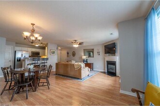 4320 Cedarcroft Ct, Unit 1A in Greensboro, NC - Building Photo - Building Photo