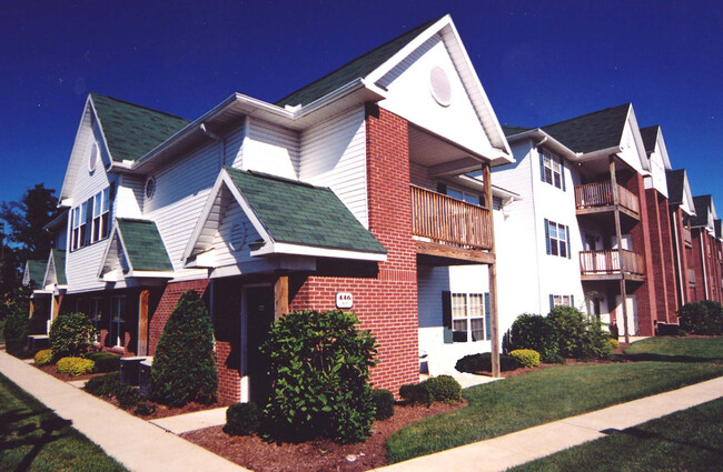 The Highlands of Heritage Woods in Akron, OH - Building Photo - Building Photo