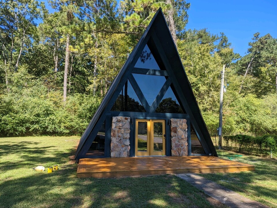 2406 Crockett Cir in Guntersville, AL - Building Photo