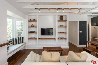 704 Vernon Ave in Los Angeles, CA - Building Photo - Building Photo