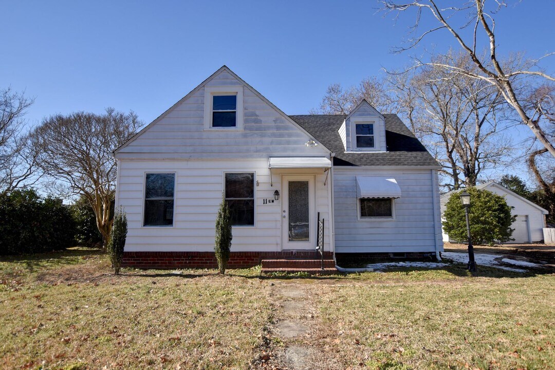 11 Roberts Ct W in Portsmouth, VA - Building Photo